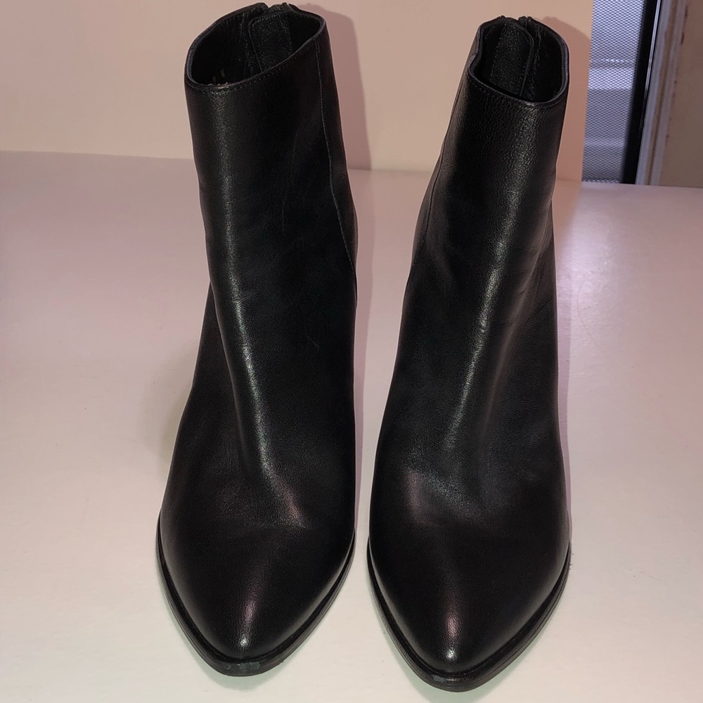 STUART WEITZMAN Size 9 M